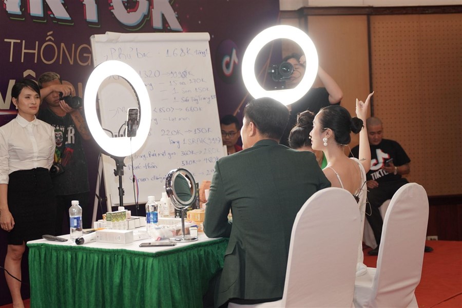 Ứng dụng nền tảng số có cứu nông dân khỏi suy thoái kinh tế?