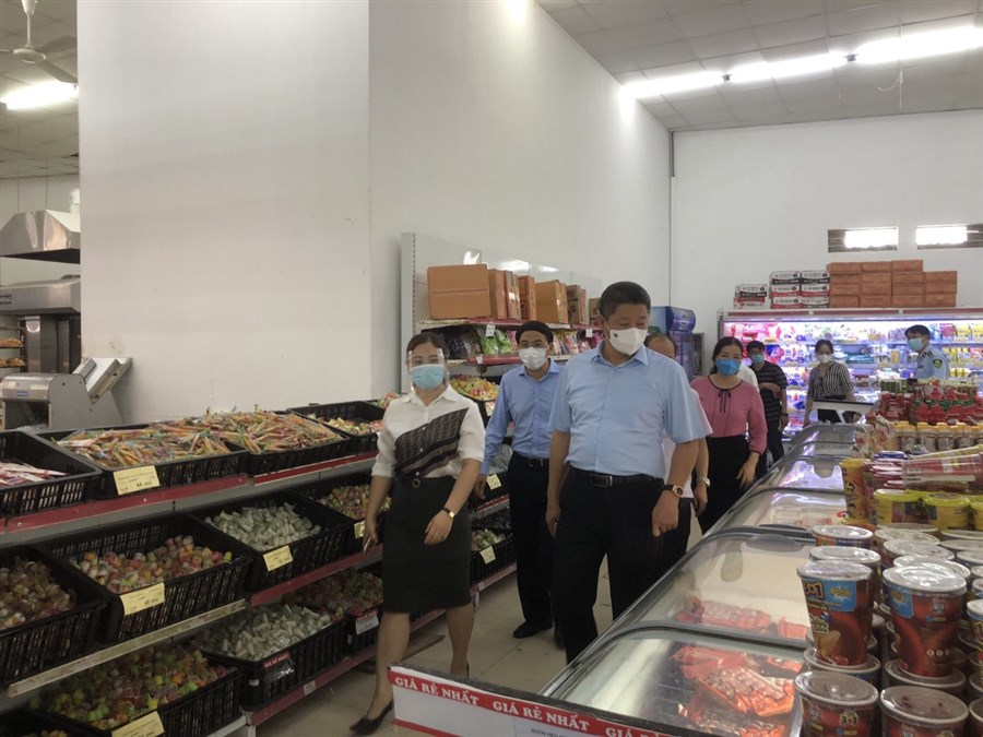 Hà Nội: Chợ truyền thống chỉ bán các mặt hàng thiết yếu