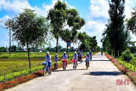 Công nhận huyện Cẩm Xuyên, tỉnh Hà Tĩnh đạt chuẩn nông thôn mới