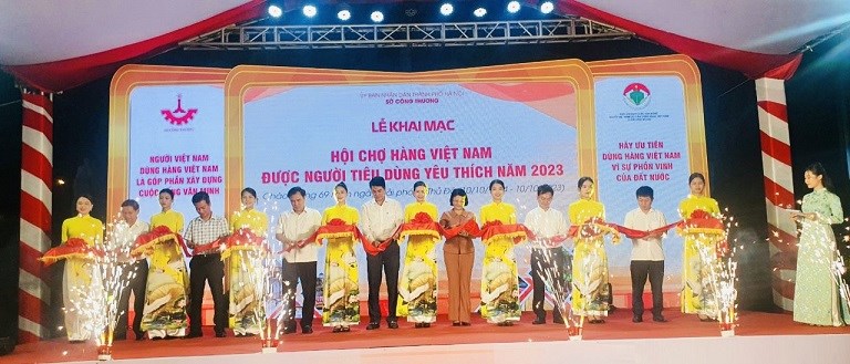 Hà Nội: Khai mạc Hội chợ Hàng Việt Nam được người tiêu dùng yêu thích năm 2023