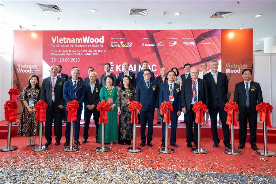 Sản xuất gỗ thông minh với VietnamWood 2023