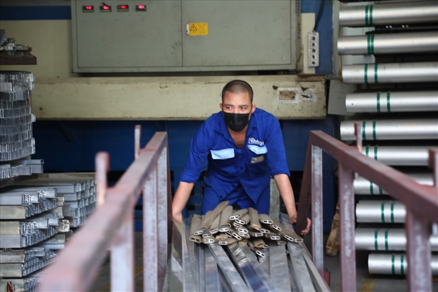 Doanh nghiệp đối mặt với nhiều sức ép khi tái sản xuất trong trạng thái bình thường mới