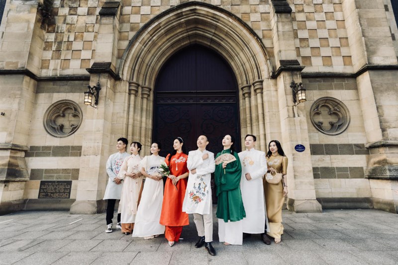 SpringLand Group tự hào trình diễn áo dài Việt tại đường phố Úc