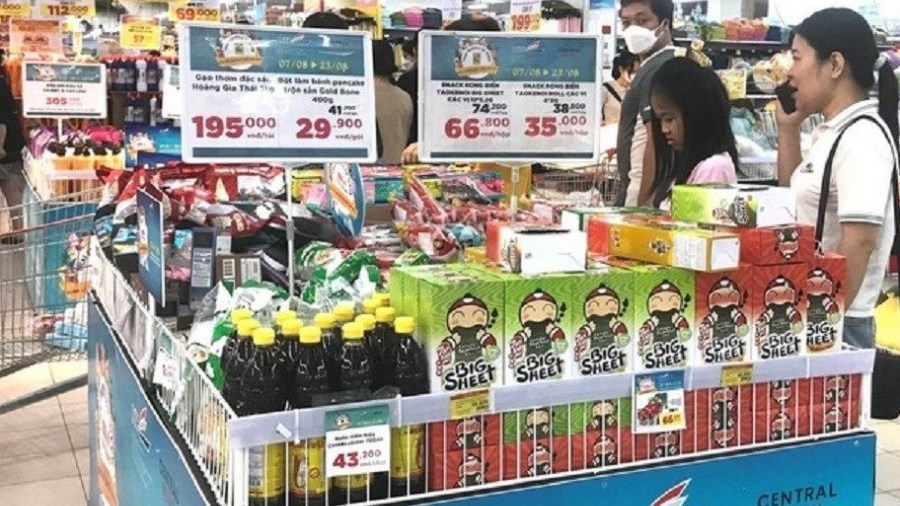 Bán lẻ, dịch vụ khởi sắc, nguồn cung hàng Tết dồi dào