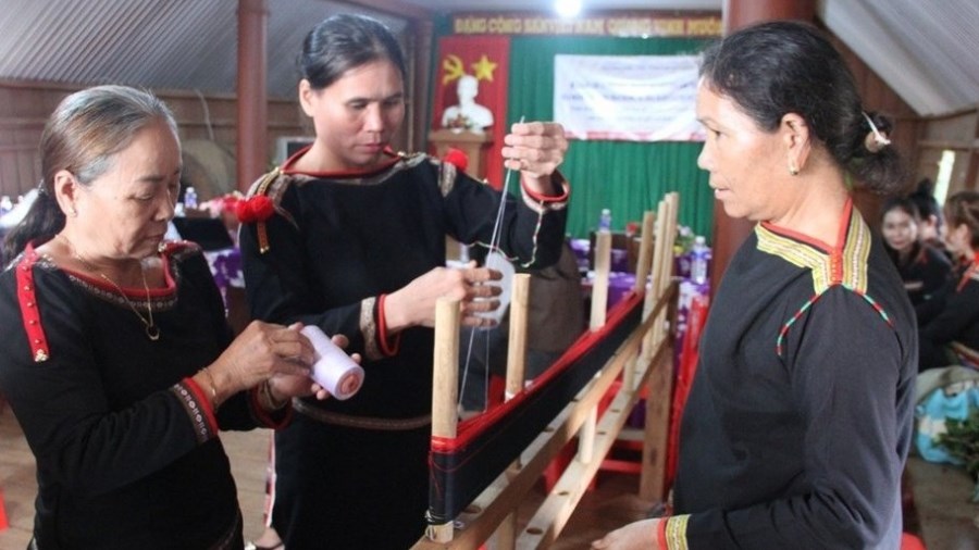 Nỗ lực kiến tạo sức sống mới cho thổ cẩm