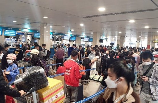 Giá vé máy bay Tết Nguyên đán đang 'neo' ở mức cao