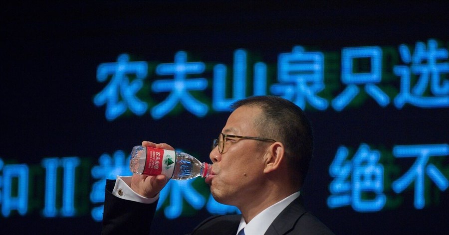 Một người đàn ông Trung Quốc trở thành tỷ phú đôla nhờ… nước