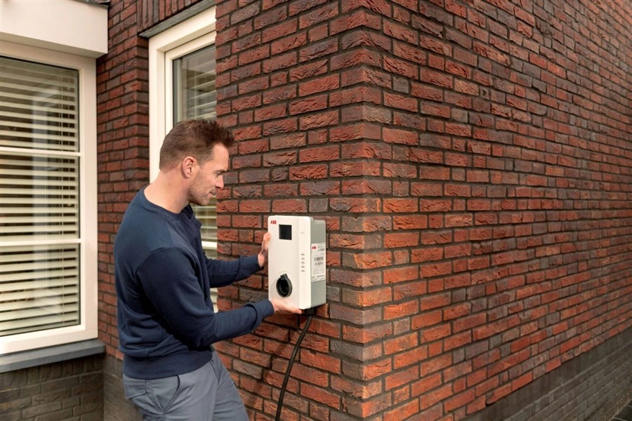 Hyundai Thành Công tung ưu đãi đặc biệt: Mua xe điện IONIQ 5 tặng bộ sạc treo tường