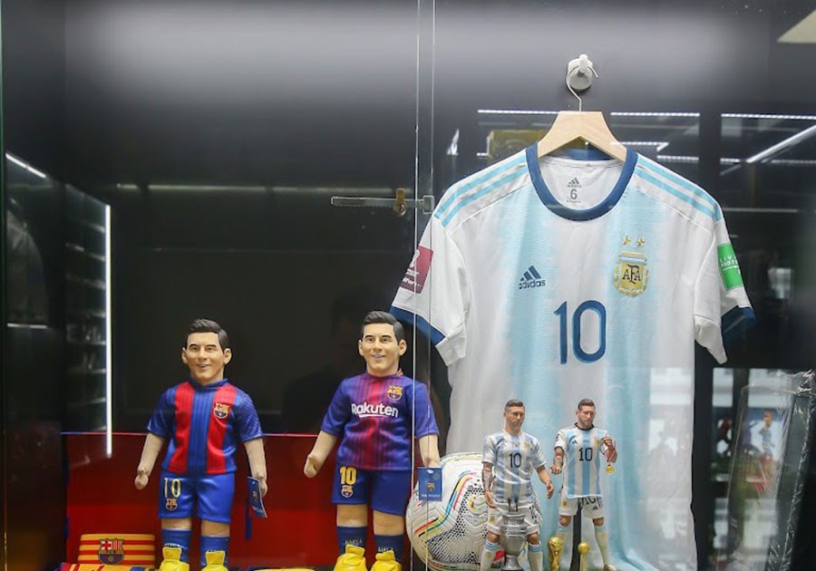 Nhà sưu tập đồ thể thao Trần Minh Tú: Cuộc chơi giữa chốn thương trường