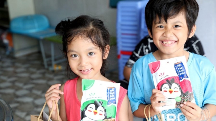 Lần đầu tiên xuất hiện tại Việt Nam sản phẩm rắc cơm từ hải sản tươi và rau củ