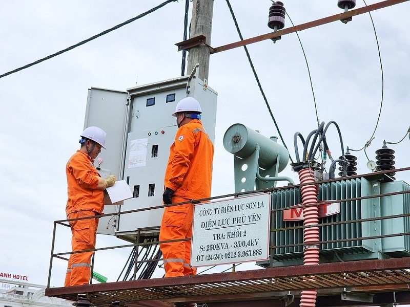 EVNNPC luôn nỗ lực cao nhất cung cấp điện cho khách hàng trong những ngày nắng nóng