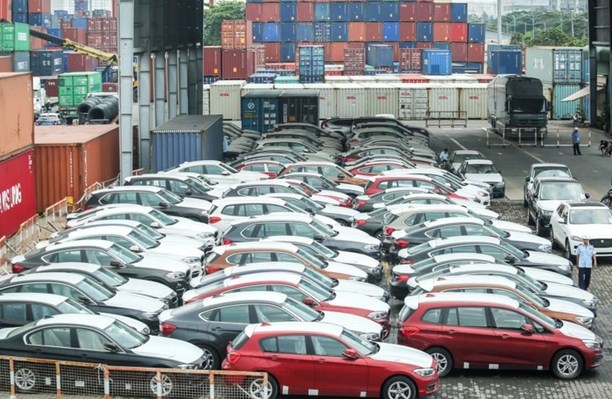 Thị trường trầm lắng, nhập khẩu ô tô giảm mạnh