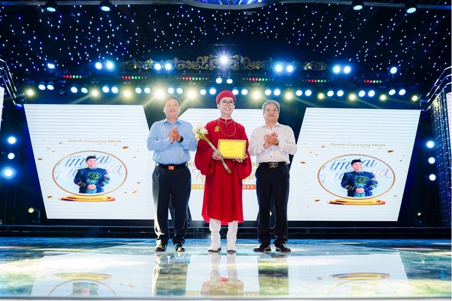 Danh Ca Long Nhật nhận vinh danh Nghệ Sĩ Nhân Ái Cống Hiến giai đoạn 2020 - 2023