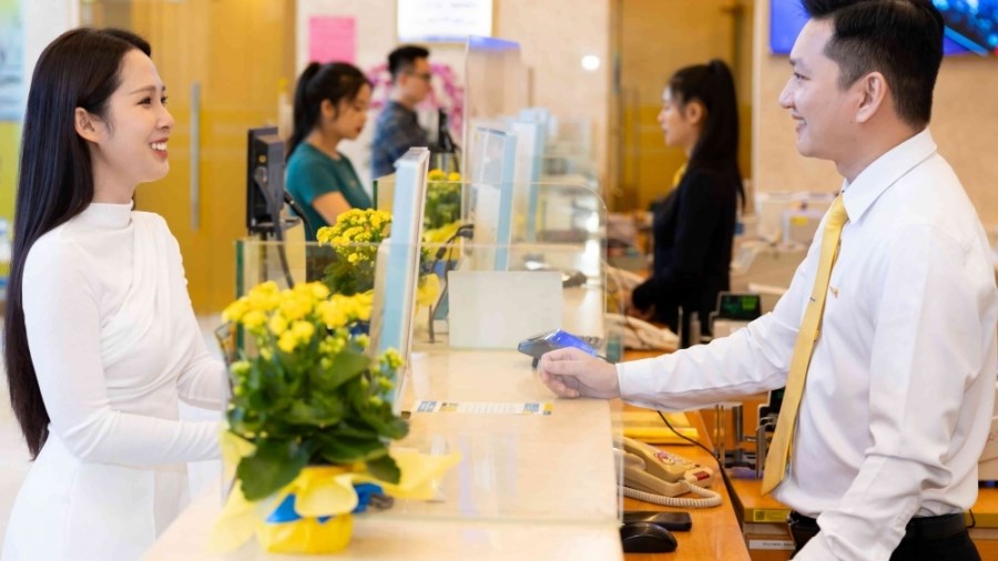 Ngân hàng tung cơn lốc ưu đãi dịp cuối năm