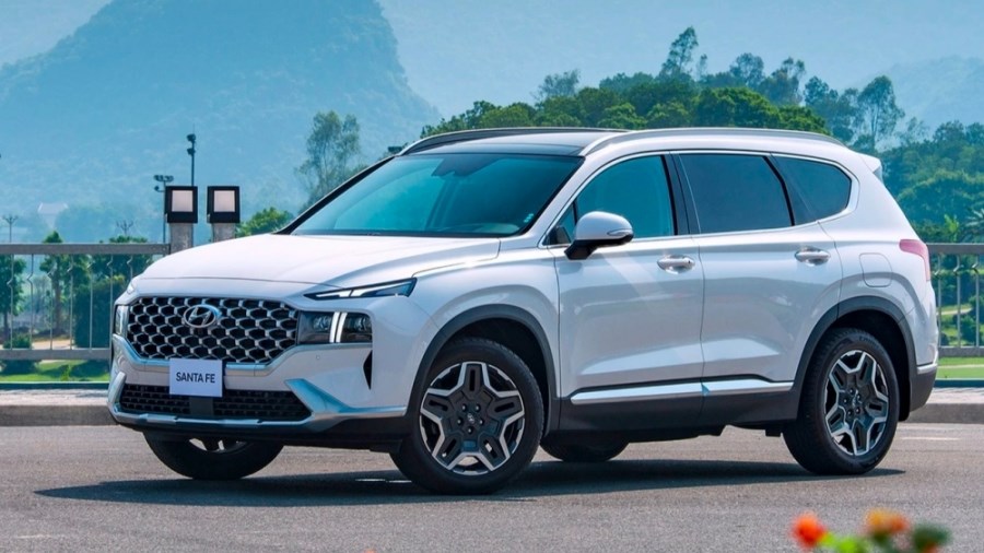 Hyundai hạ giá hàng loạt 'xe hot' cuối năm, người tiêu dùng khóc ròng