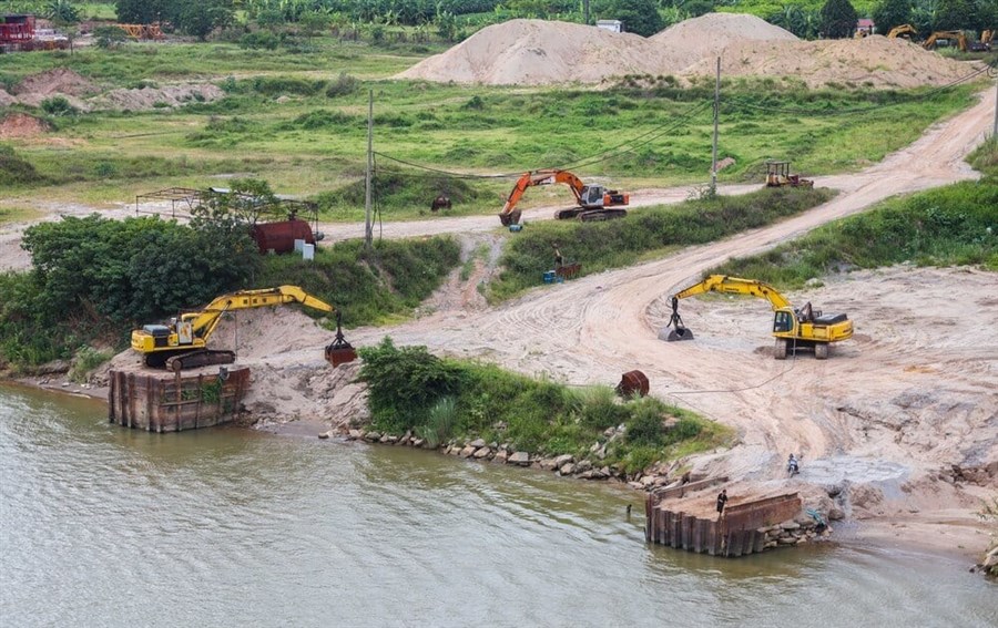 Sau Công điện của Thủ tướng, Hà Nội yêu cầu rà soát 3 mỏ cát vừa đấu giá