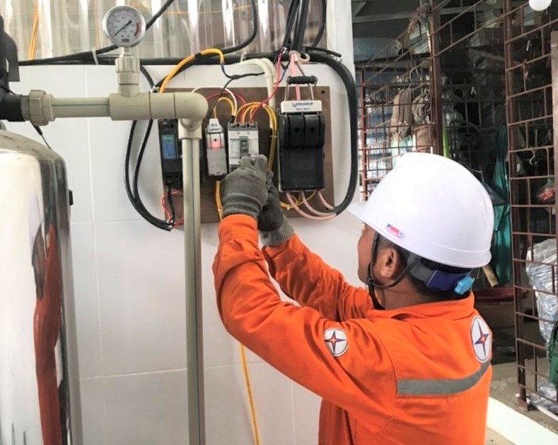 Không nên sử dụng đồng thời nhiều thiết bị điện có công suất lớn dịp cao điểm nắng nóng