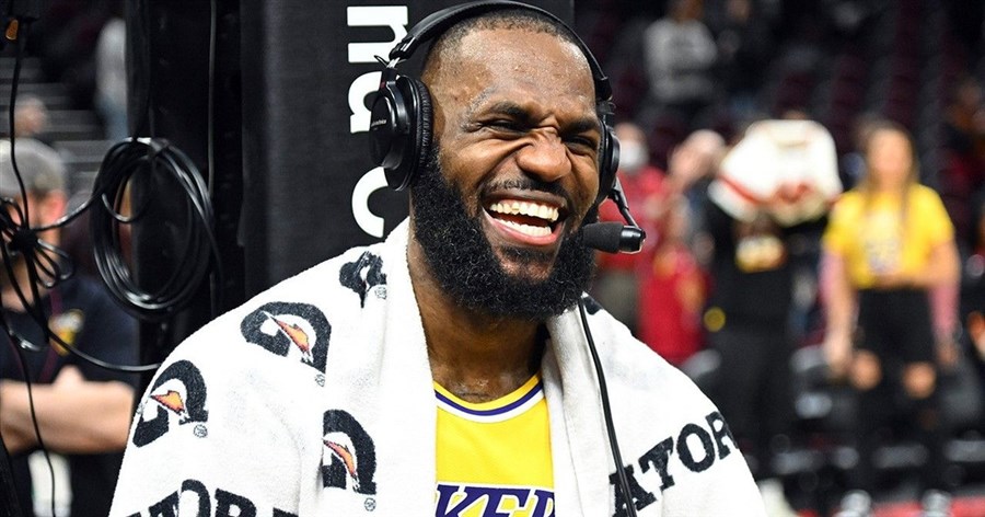 VĐV bóng rổ nổi tiếng LeBron James trở thành tỷ phú USD