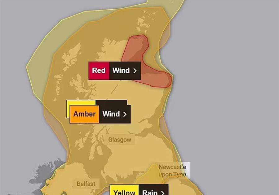 Lũ lụt tràn ngập, bão Isha “tấn công” nước Anh bằng mưa và gió giật