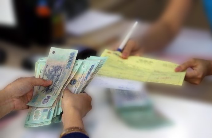 Nợ xấu vay tiêu dùng tăng mạnh, làm gì để "khơi thông" dòng vốn?