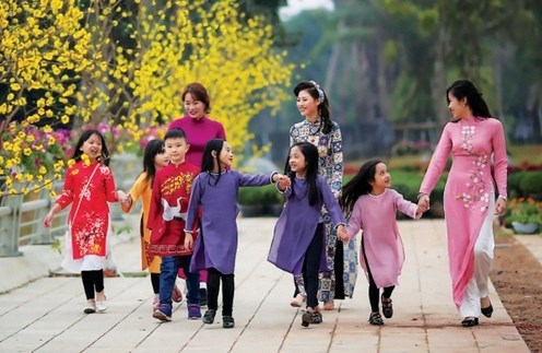 Không tổ chức thăm, chúc Tết cấp trên và lãnh đạo các cấp; nghiêm cấm biếu, tặng quà Tết cho lãnh đạo