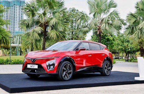 VinFast chính thức nhận đặt cọc xe VF 7 - Ưu đãi 30 triệu cho khách hàng tiên phong