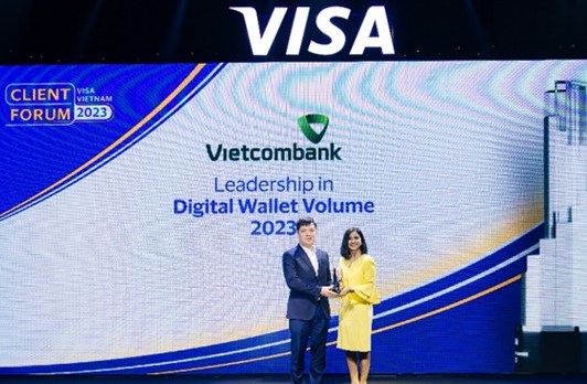 Vietcombank được Visa vinh danh 12 hạng mục giải thưởng quan trọng trong hoạt động thẻ năm 2023