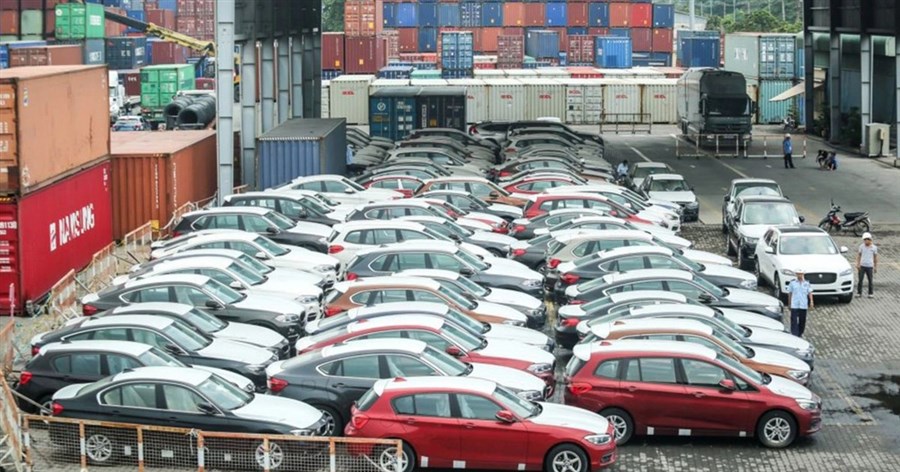 Ô tô nguyên chiếc nhập khẩu vào Việt Nam bất ngờ giảm mạnh