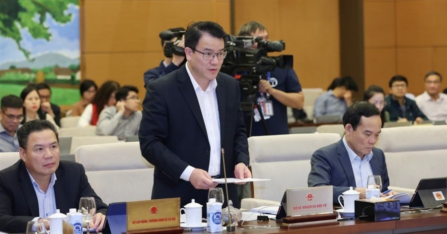 Đề xuất phân bổ hơn 2.500 tỷ đồng cho EVN kéo điện ra Côn Đảo