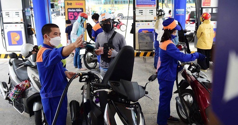 Giá xăng dầu tăng trở lại, RON95-III lên gần 22.000 đồng/lít