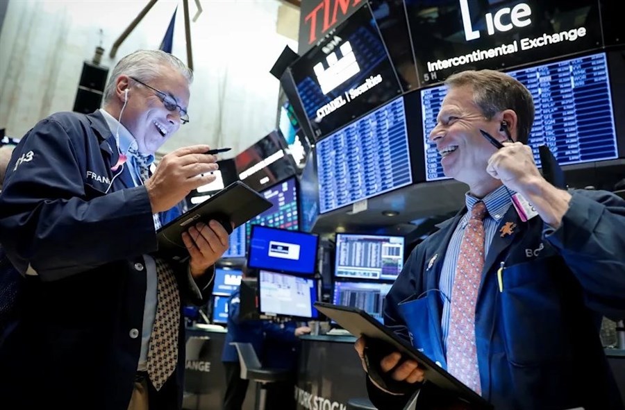 S&P 500 tiếp tục lập đỉnh mới
