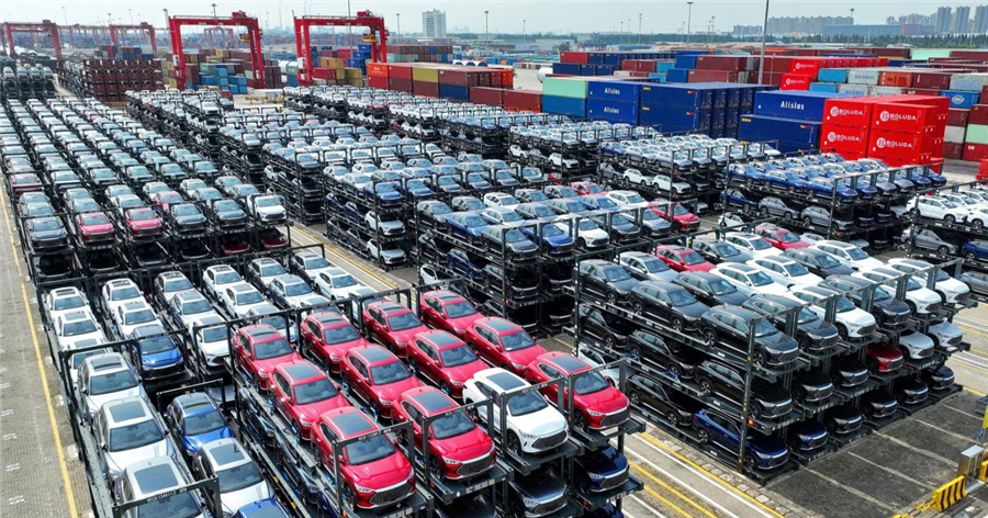 Trung Quốc "xả lũ" xe điện giá rẻ ra thế giới, lãnh đạo các hãng ô tô hàng đầu như ngồi trên đống lửa