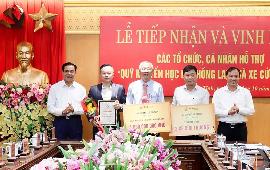 T&T Group hỗ trợ 5 tỷ đồng cho học sinh nghèo Hà Tĩnh vào đại học