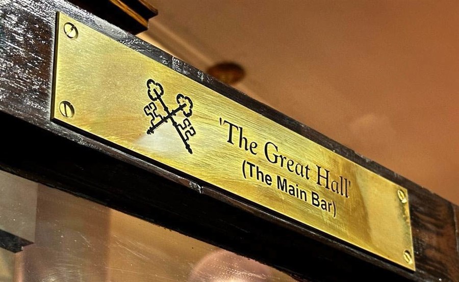 Quán rượu độc quyền ẩn mình bên trong toà tháp 900 năm tuổi