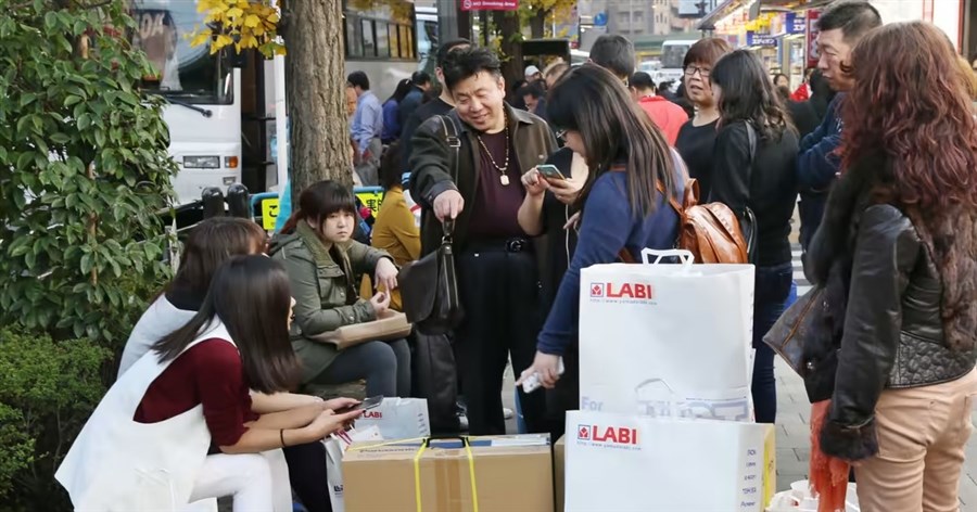 Dù là trong nước hay quốc tế, du khách Trung Quốc vẫn là đối tượng “chịu chi” nhất thế giới khi đi du lịch