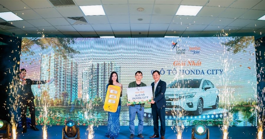 Niềm vui nhân đôi ngày đầu năm của các chủ nhân căn hộ Le Grand Jardin