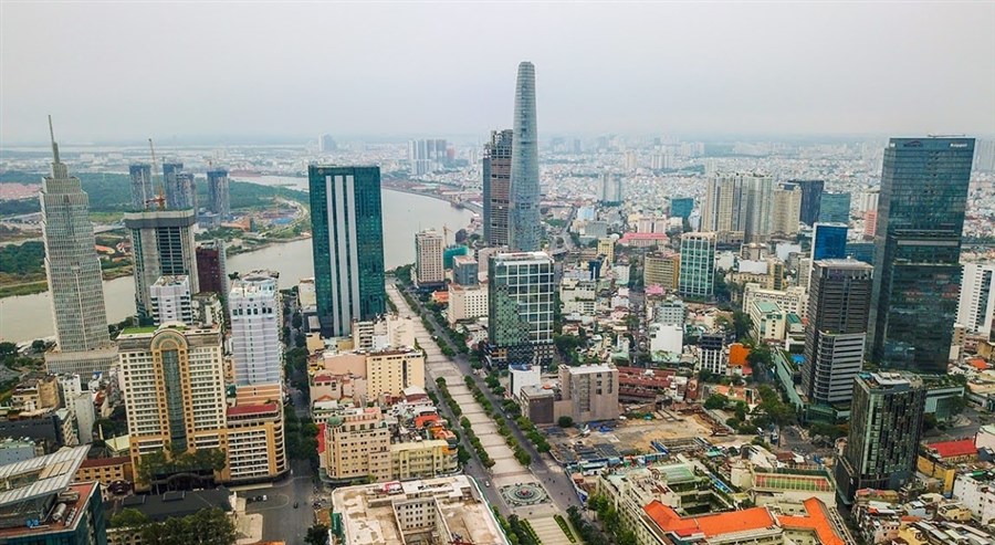 Lãi suất tiết kiệm trượt dài, dòng tiền thông minh tìm đến các kênh đầu tư chứng khoán hay bất động sản?