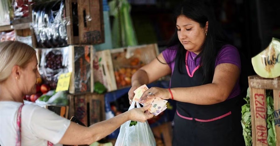 Lạm phát ở Argentina tăng vọt 200% do khủng hoảng kinh tế