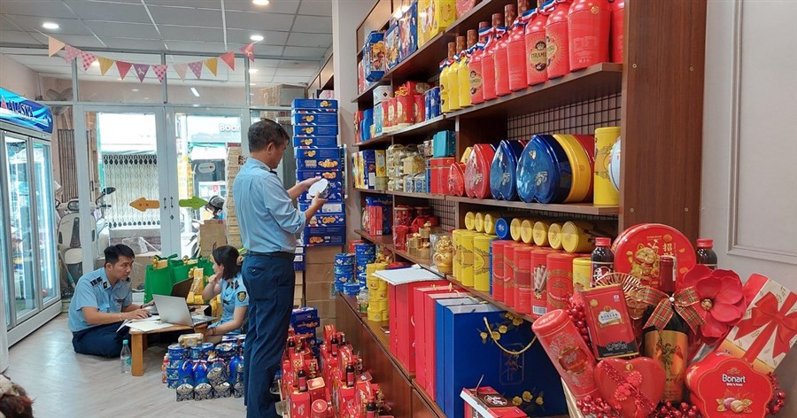 Triệt phá số lượng lớn sữa bột giả, thực phẩm không có hóa đơn chứng từ với tổng giá trị hơn chục tỷ đồng