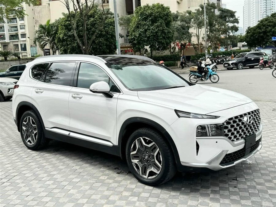 Lăn bánh 2 năm, Hyundai Santa Fe "lướt" xuống giá ngỡ ngàng