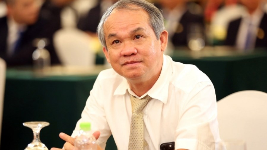 Cổ phiếu đang đà tăng, con gái bầu Đức tranh thủ “gom hàng"