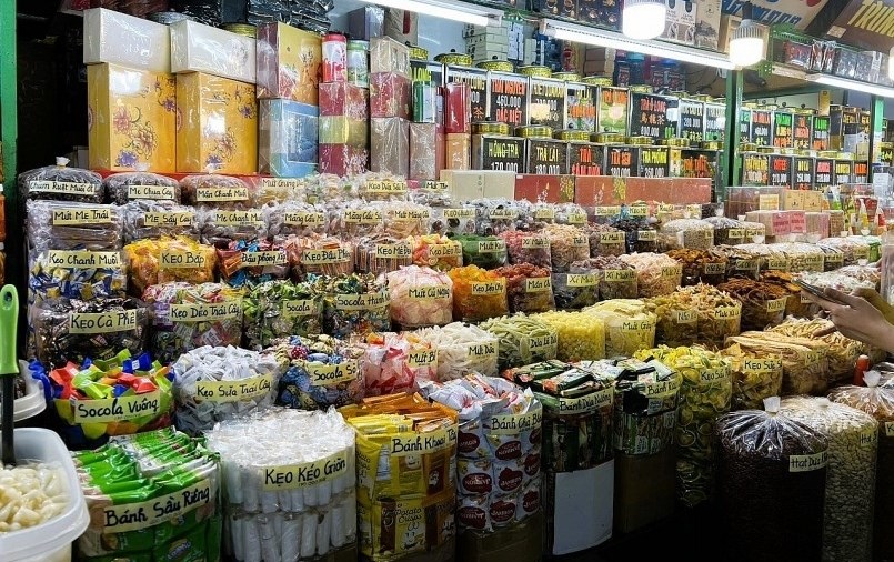 Bước vào cao điểm Tết, các chợ vẫn vắng như “chùa bà đanh”, tiểu thương buồn rầu