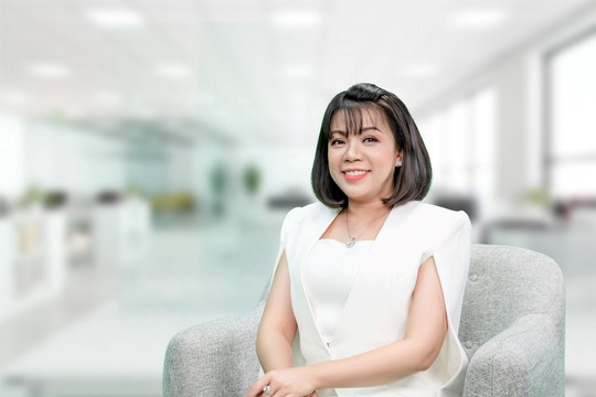 à Lâm Thụy Nguyên Hồng - Tổng giám đốc Công ty CP Mỹ thuật Gia Long: "Tôi muốn lưu giữ nét đẹp Tết xưa và khơi gợi tình yêu thương gia đình 