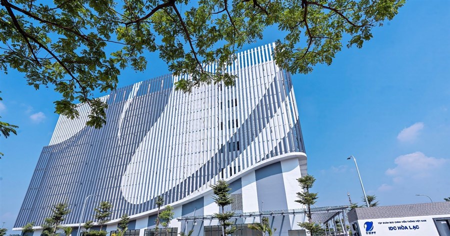 Khai trương trung tâm dữ liệu quy mô lớn nhất Việt Nam: Bộ trưởng Nguyễn Mạnh Hùng gọi doanh nghiệp Việt "trở về nhà"