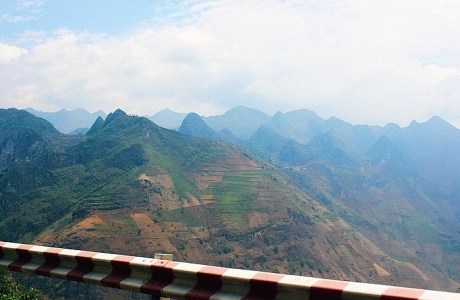 Khung cảnh núi non hùng vĩ trên đèo Mã Pì Lèng ở Hà Giang