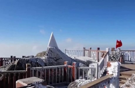 Chùm ảnh sương muối phủ trắng đỉnh Fansipan