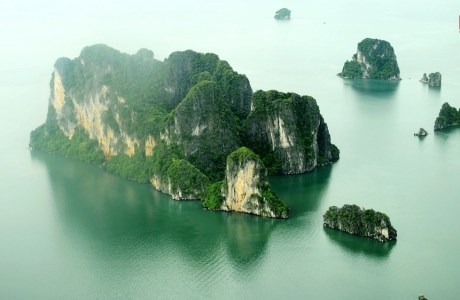 Mãn nhãn ngắm vịnh Hạ Long từ thủy phi cơ Việt Nam