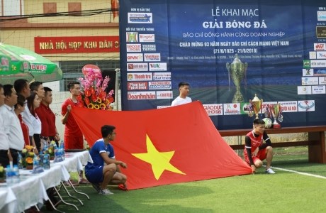 Khai mạc giải bóng đá "Báo chí đồng hành cùng doanh nghiệp"