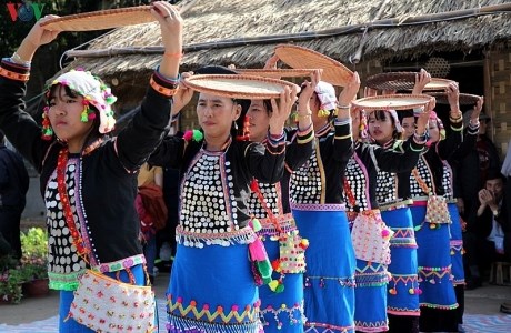 Náo nức hội ném còn đầu năm nơi thượng nguồn sông Đà