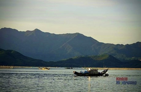 Khám phá vẻ đẹp yên bình trên phá Tam Giang